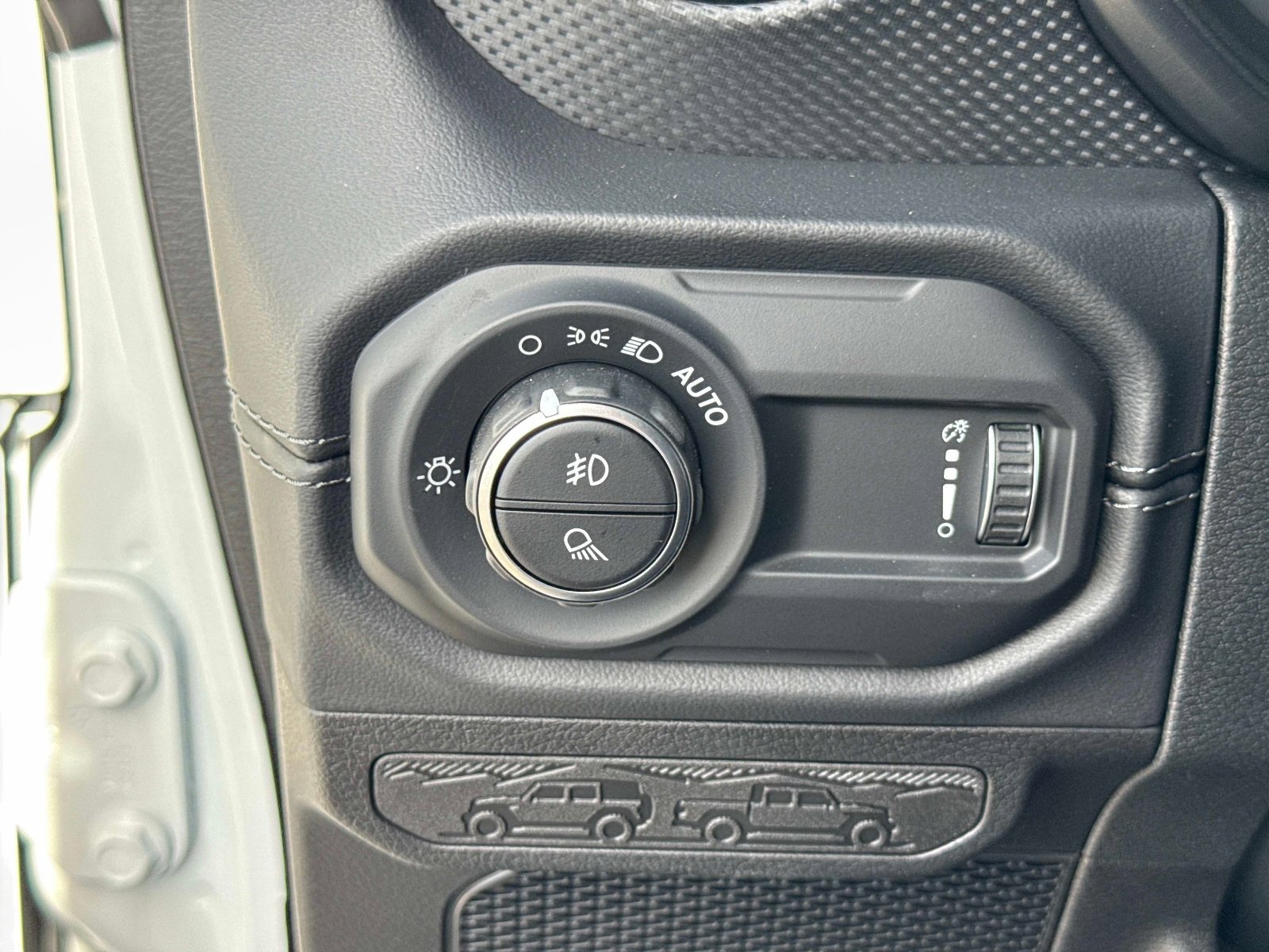 Used 2025 Jeep Gladiator Rubicon w/ Convenience Group AWD/4WD image 31