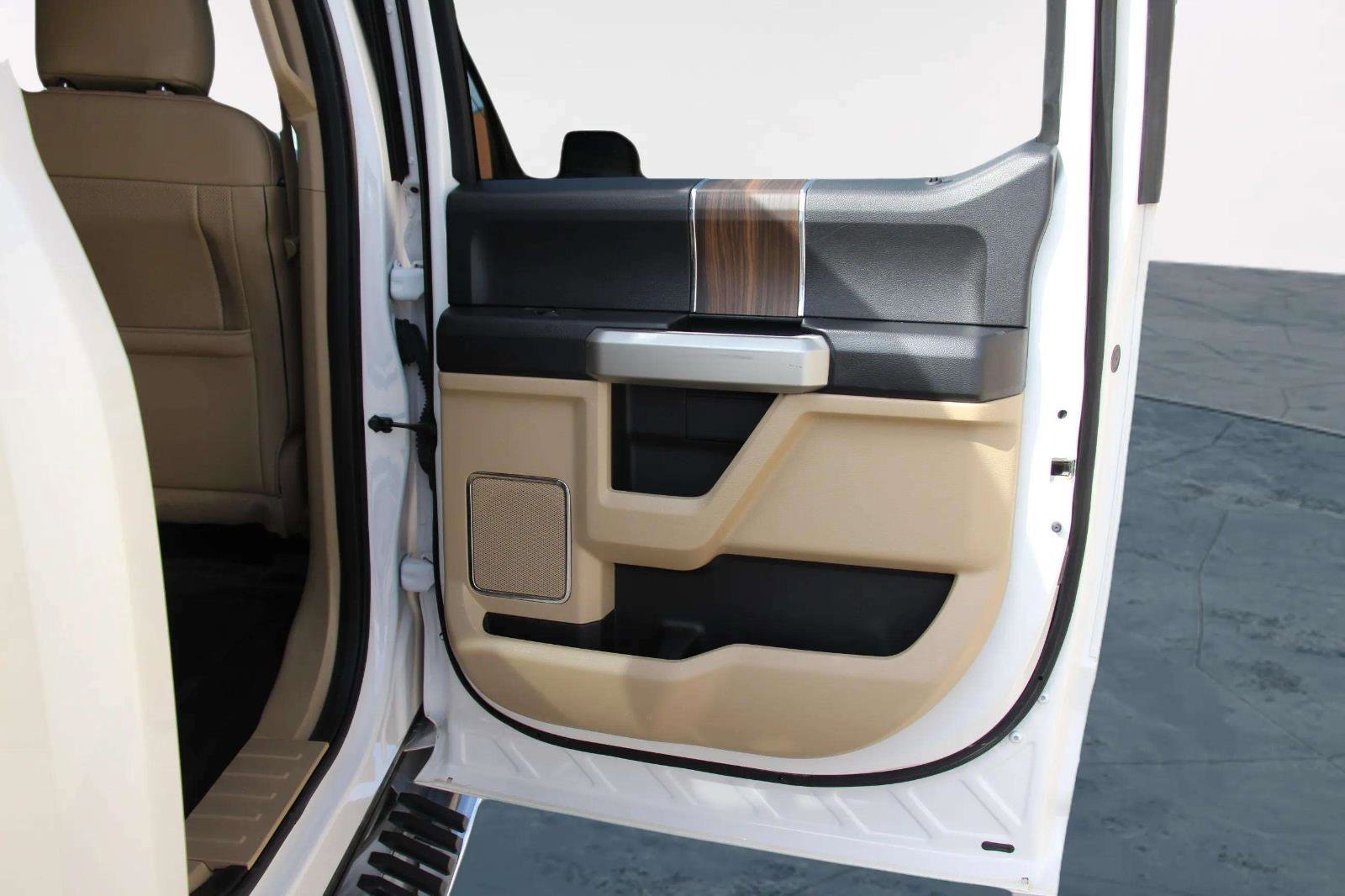 Used 2016 Ford F150 Lariat image 27