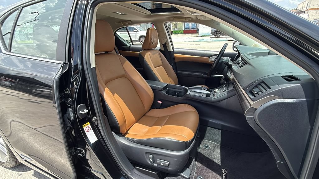 Used 2016 Lexus CT 200h w/ Navigation Package FWD image 40
