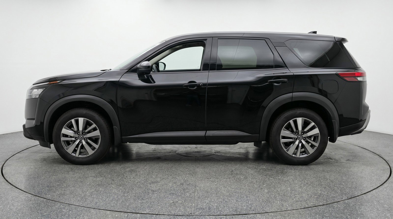 Used 2025 Nissan Pathfinder SV FWD image 5