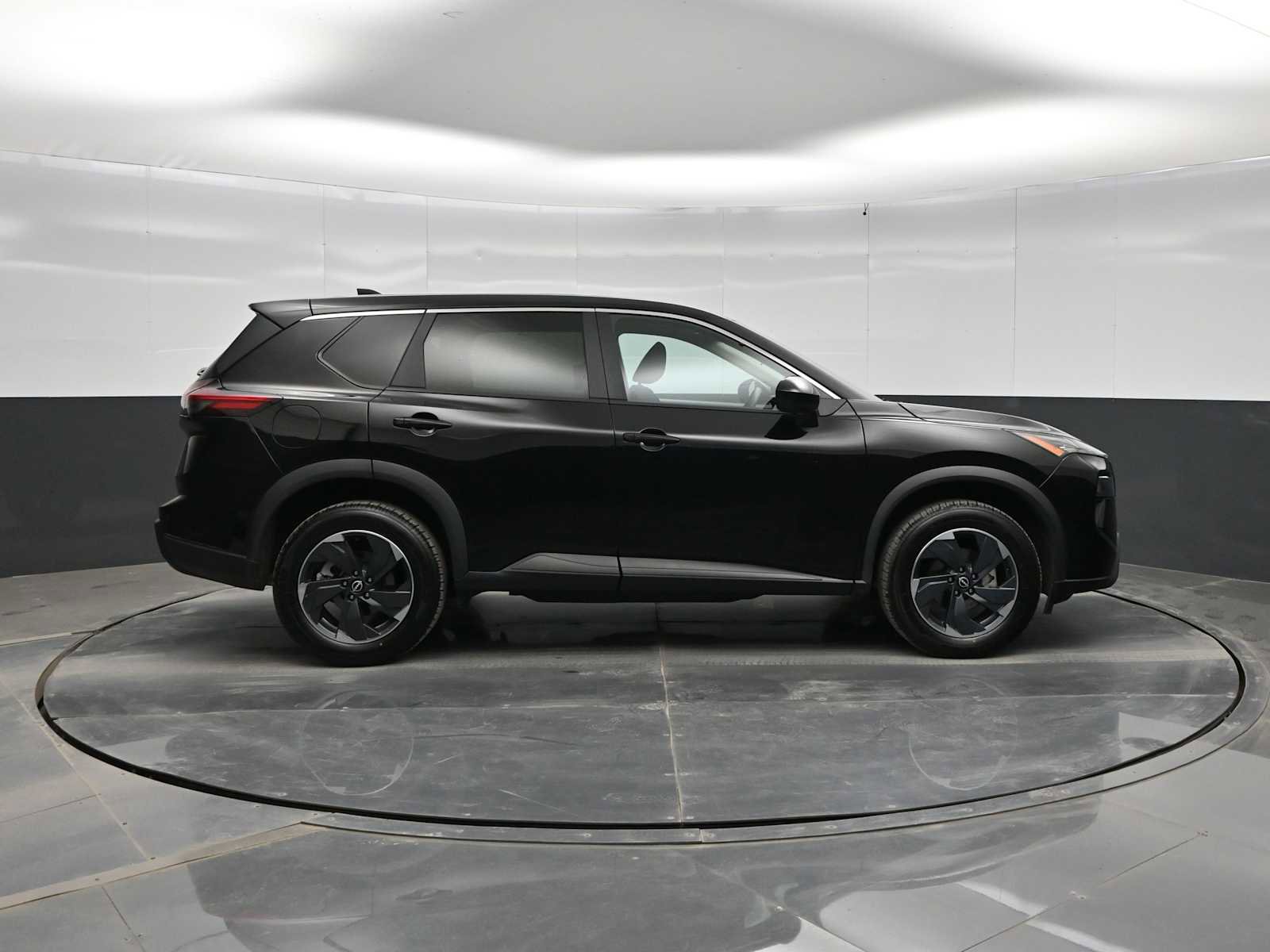 Used 2024 Nissan Rogue SV FWD image 9