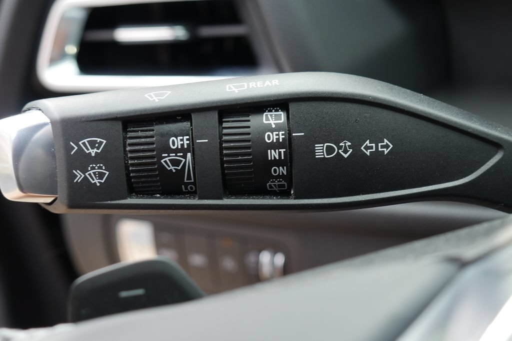 Used 2025 Chevrolet Traverse LT w/ Enhanced Driving Package AWD/4WD image 20