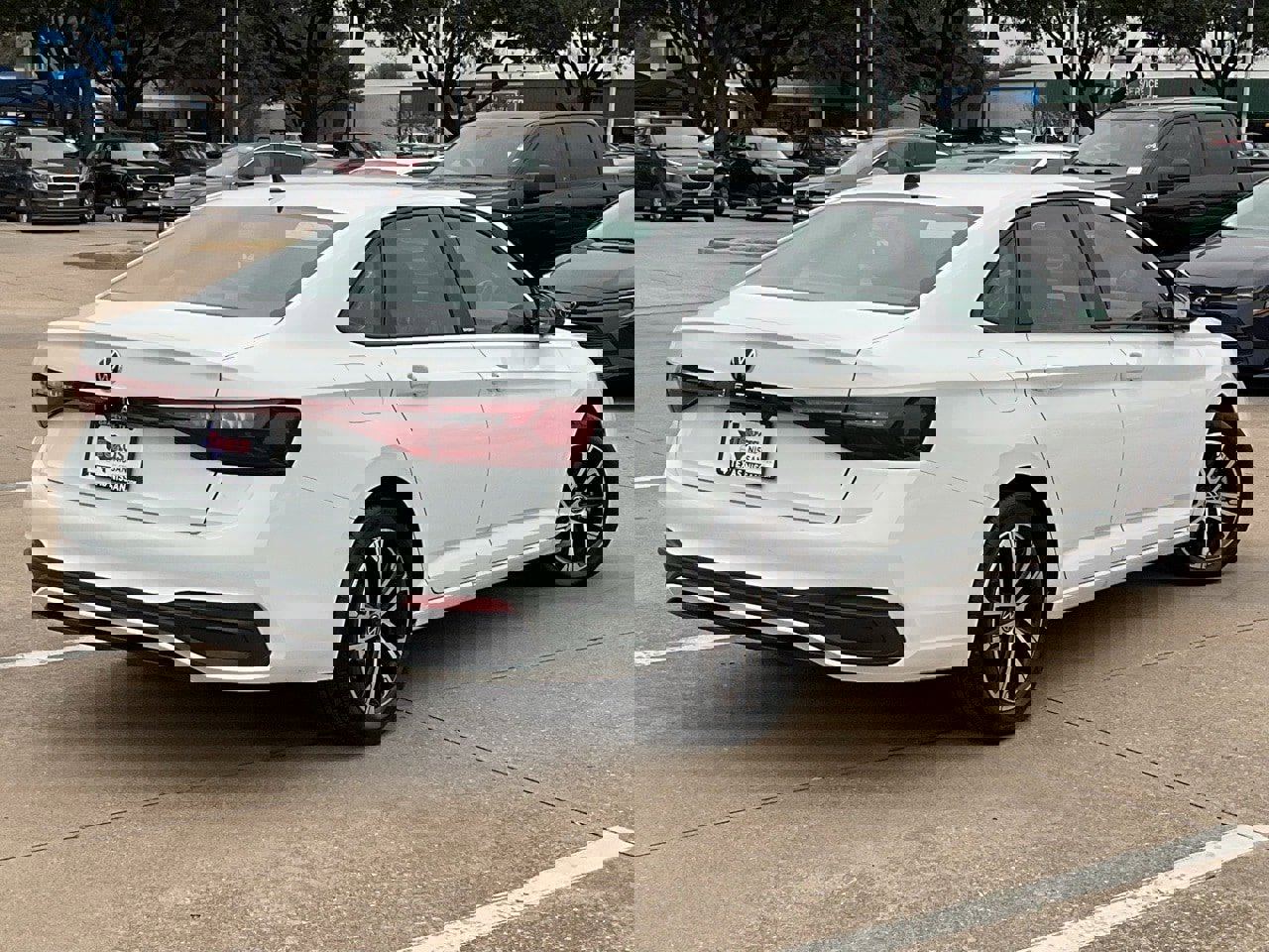 Used 2025 Volkswagen Jetta Sport image 5