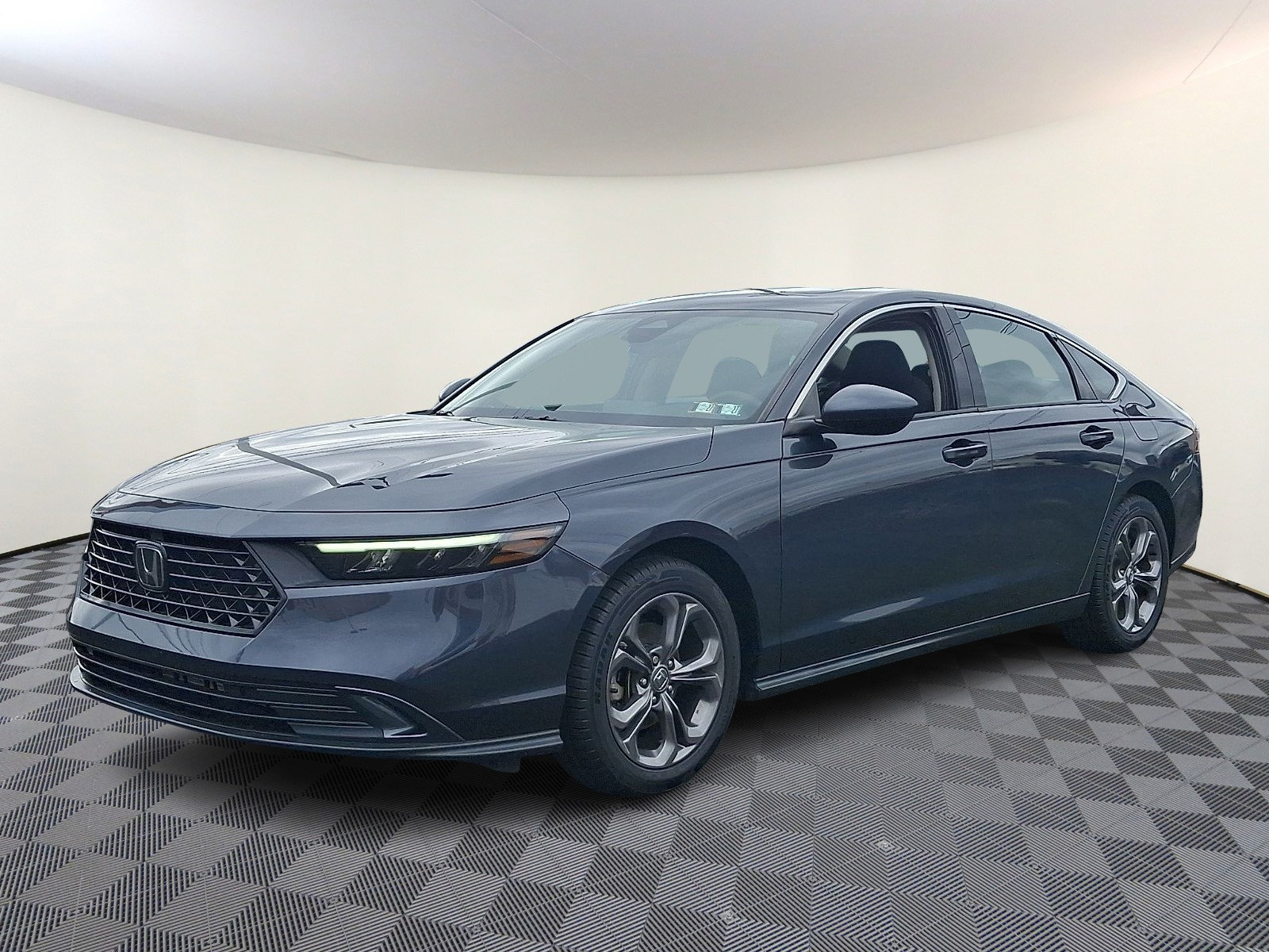 Used 2023 Honda Accord EX image 3