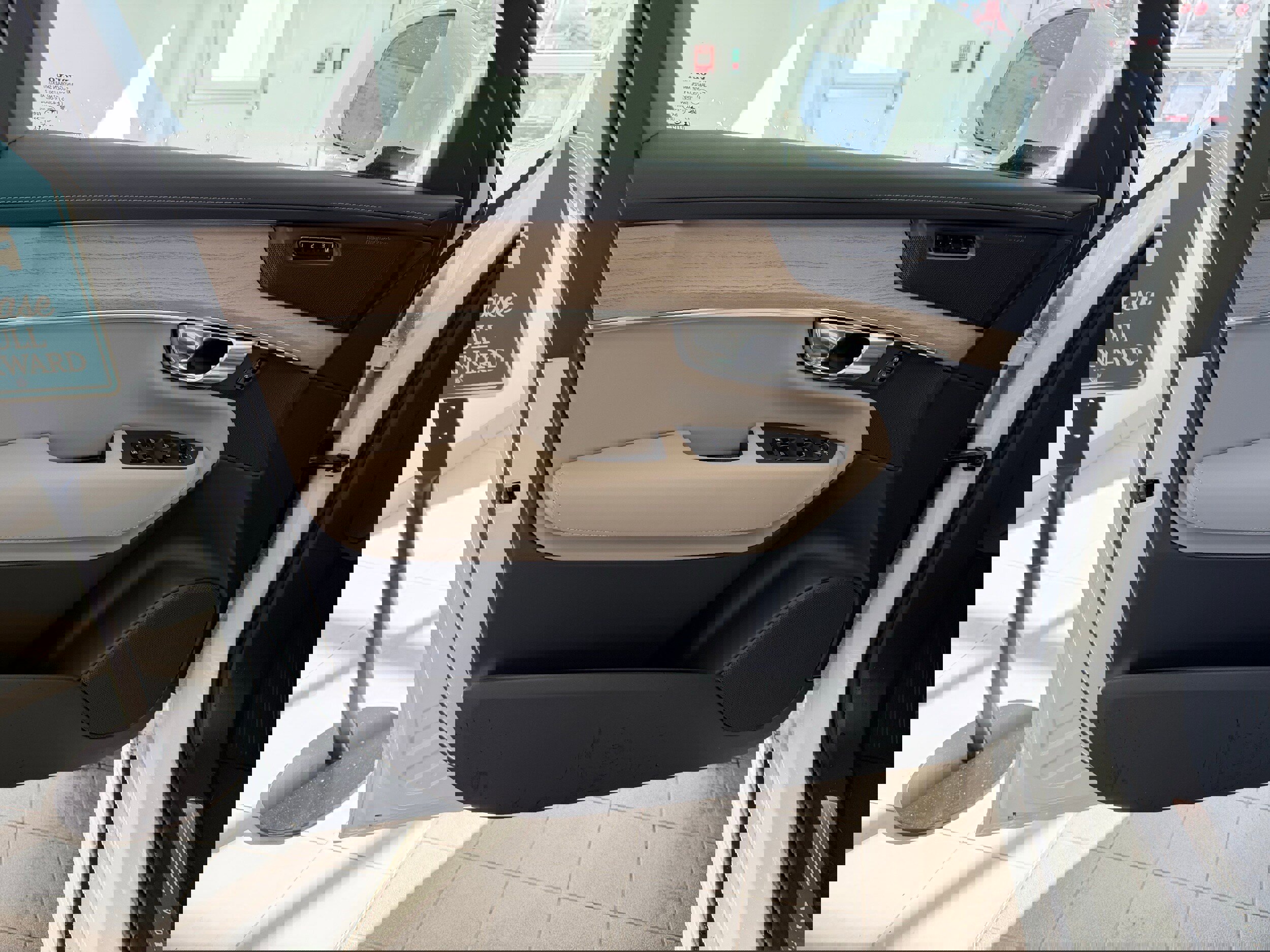 New 2026 Volvo XC90 B6 Plus w/ Protection Package Premier image 15