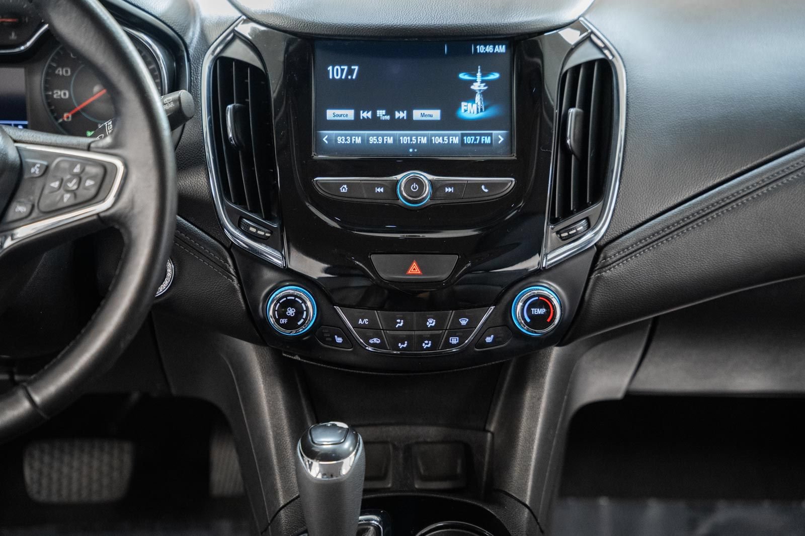 Used 2018 Chevrolet Cruze Premier FWD image 23