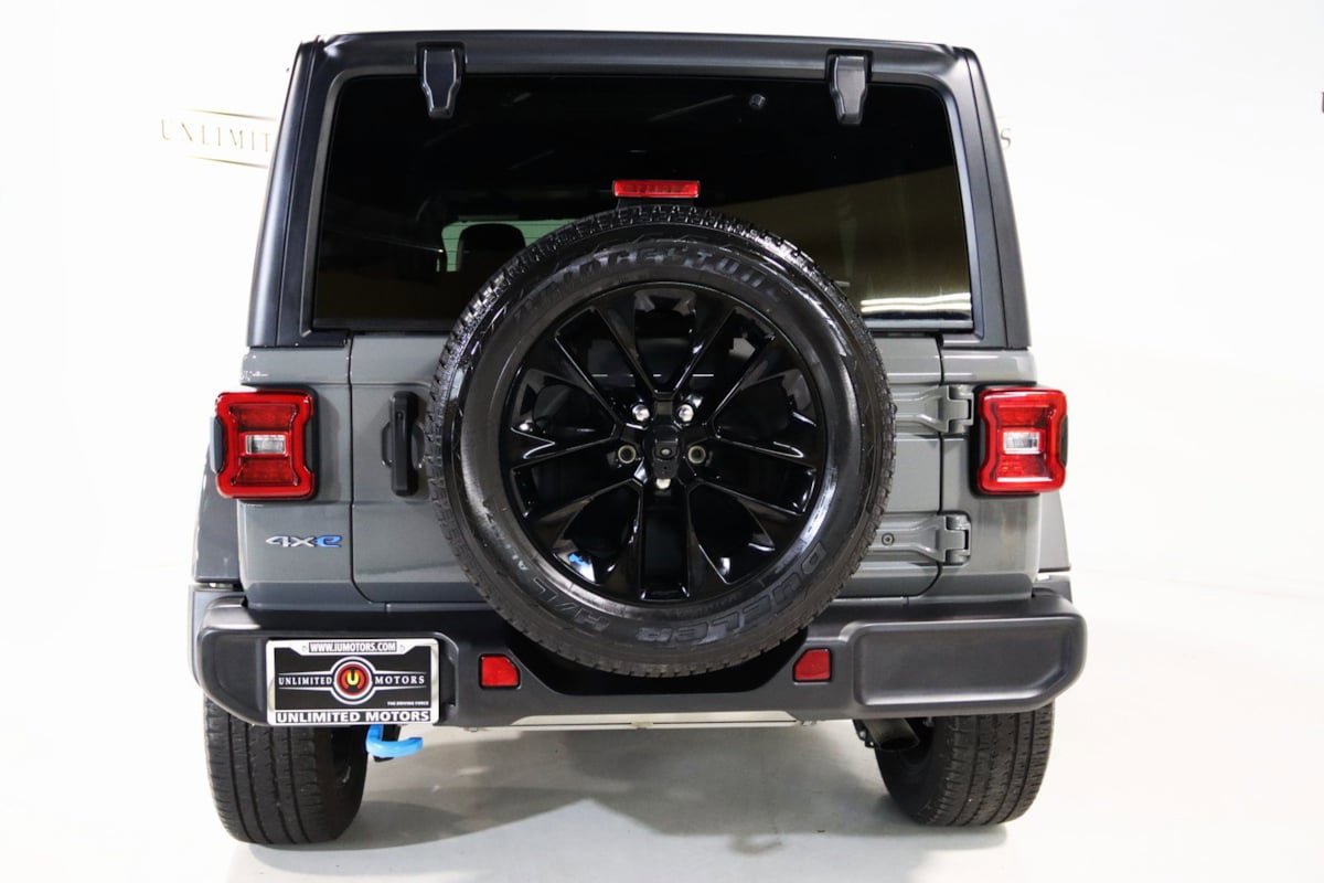 Used 2022 Jeep Wrangler Unlimited Sahara w/ Cold Weather Group image 37