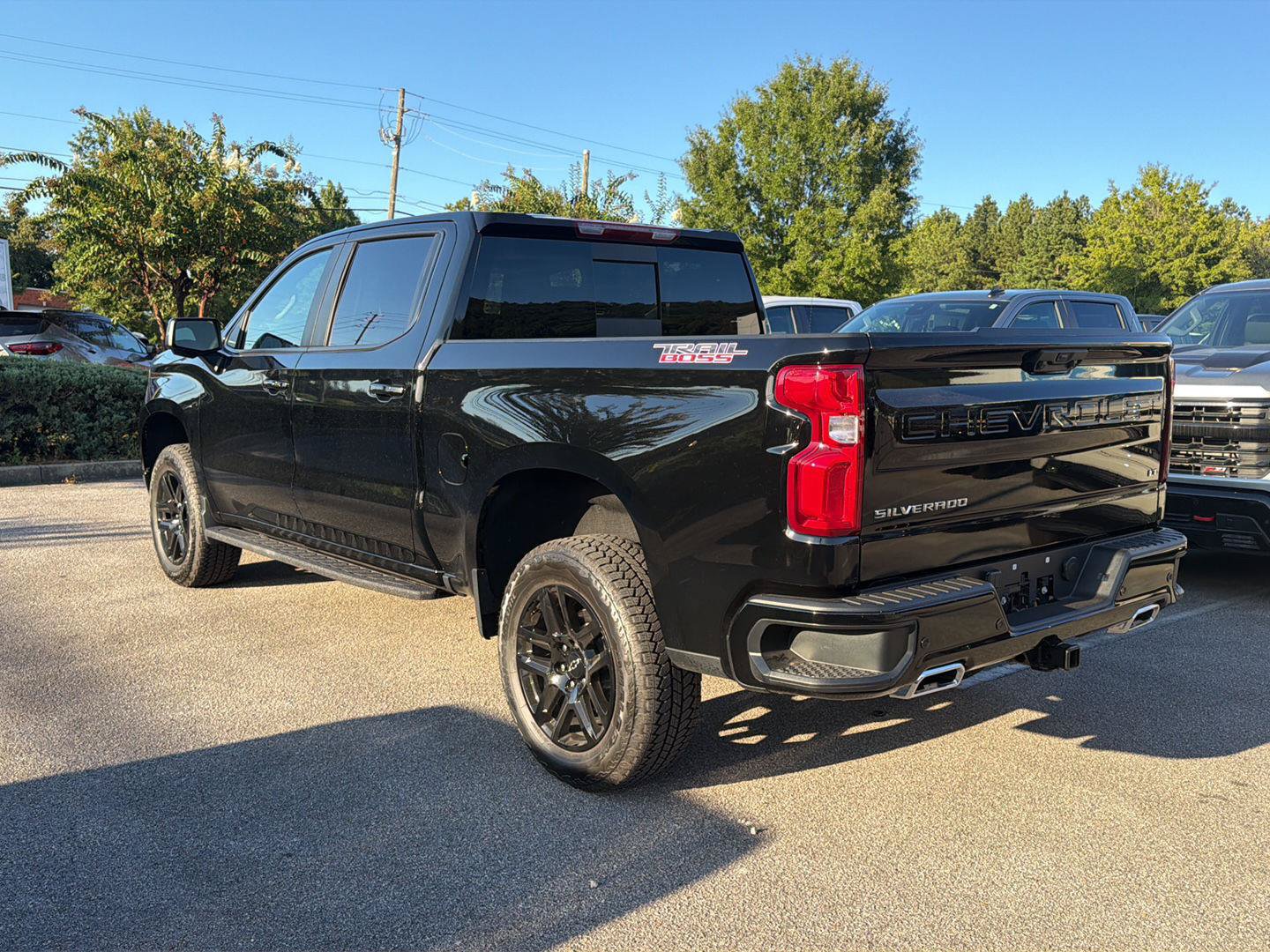 Used 2026 Chevrolet Silverado 1500 LT Trail Boss w/ LT Trail Boss Premium Package AWD/4WD image 2