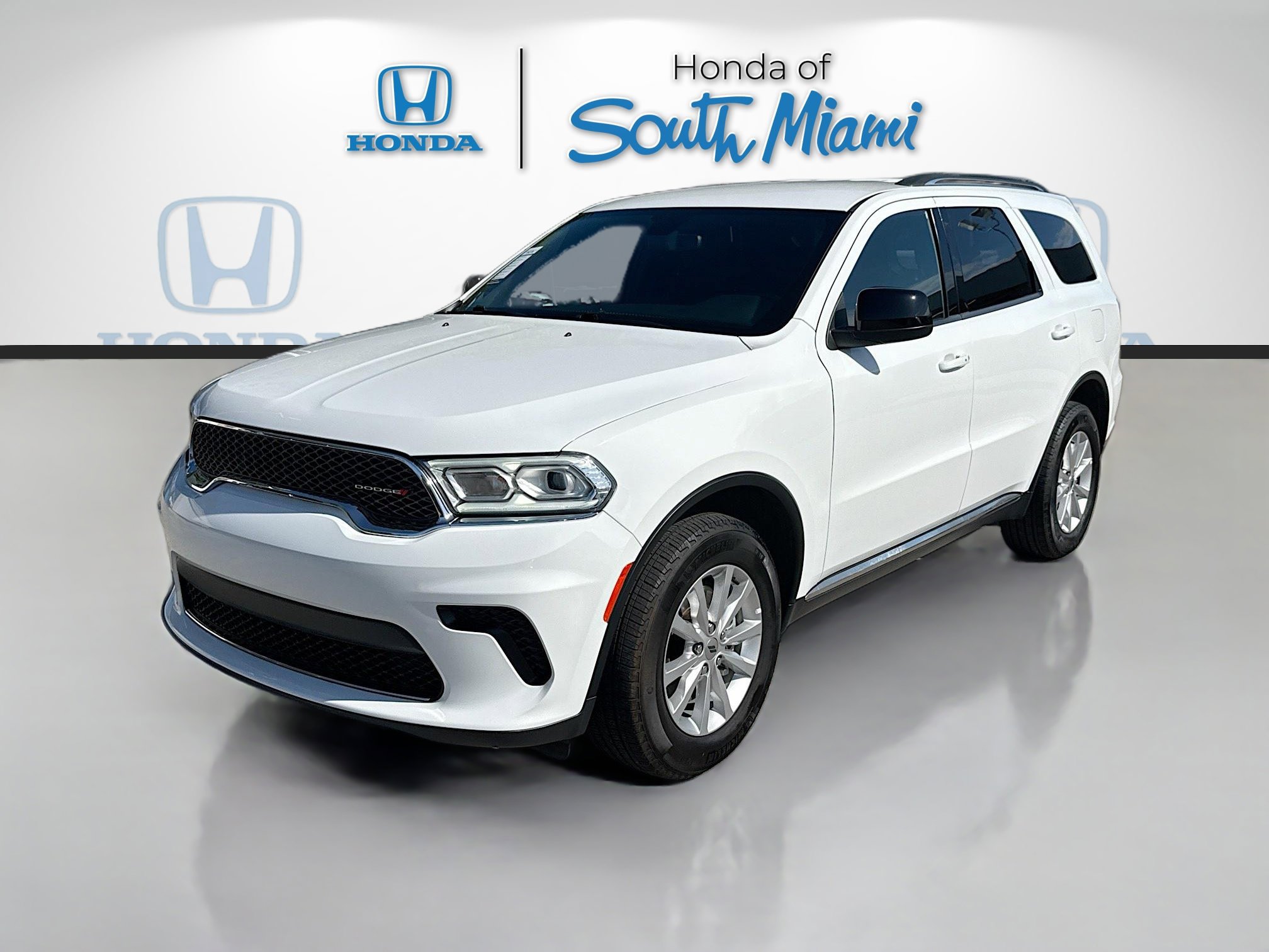 Used 2024 Dodge Durango SXT AWD/4WD image 3