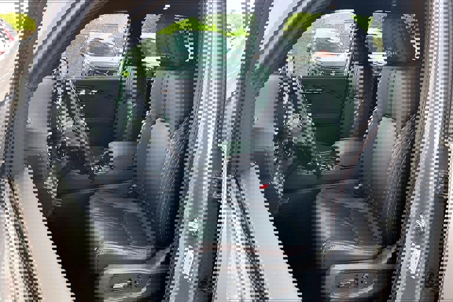 Used 2025 Honda Pilot TrailSport image 8