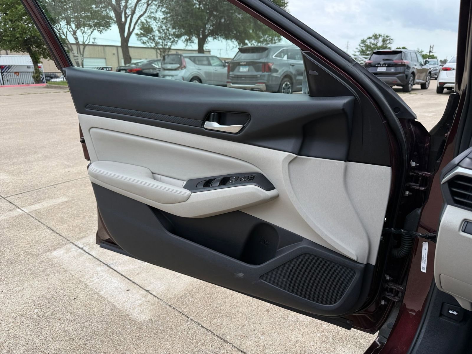Used 2025 Nissan Altima 2.5 SV FWD image 18