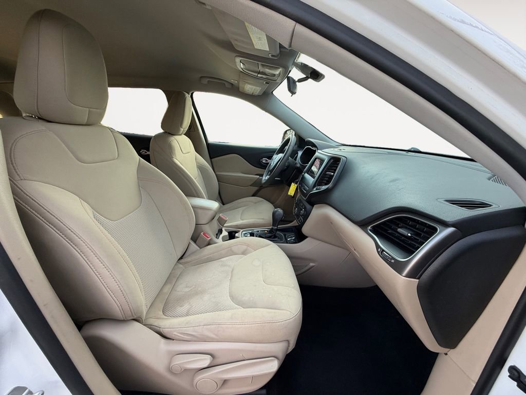 Used 2019 Jeep Cherokee Latitude w/ Popular Appearance Group FWD image 13