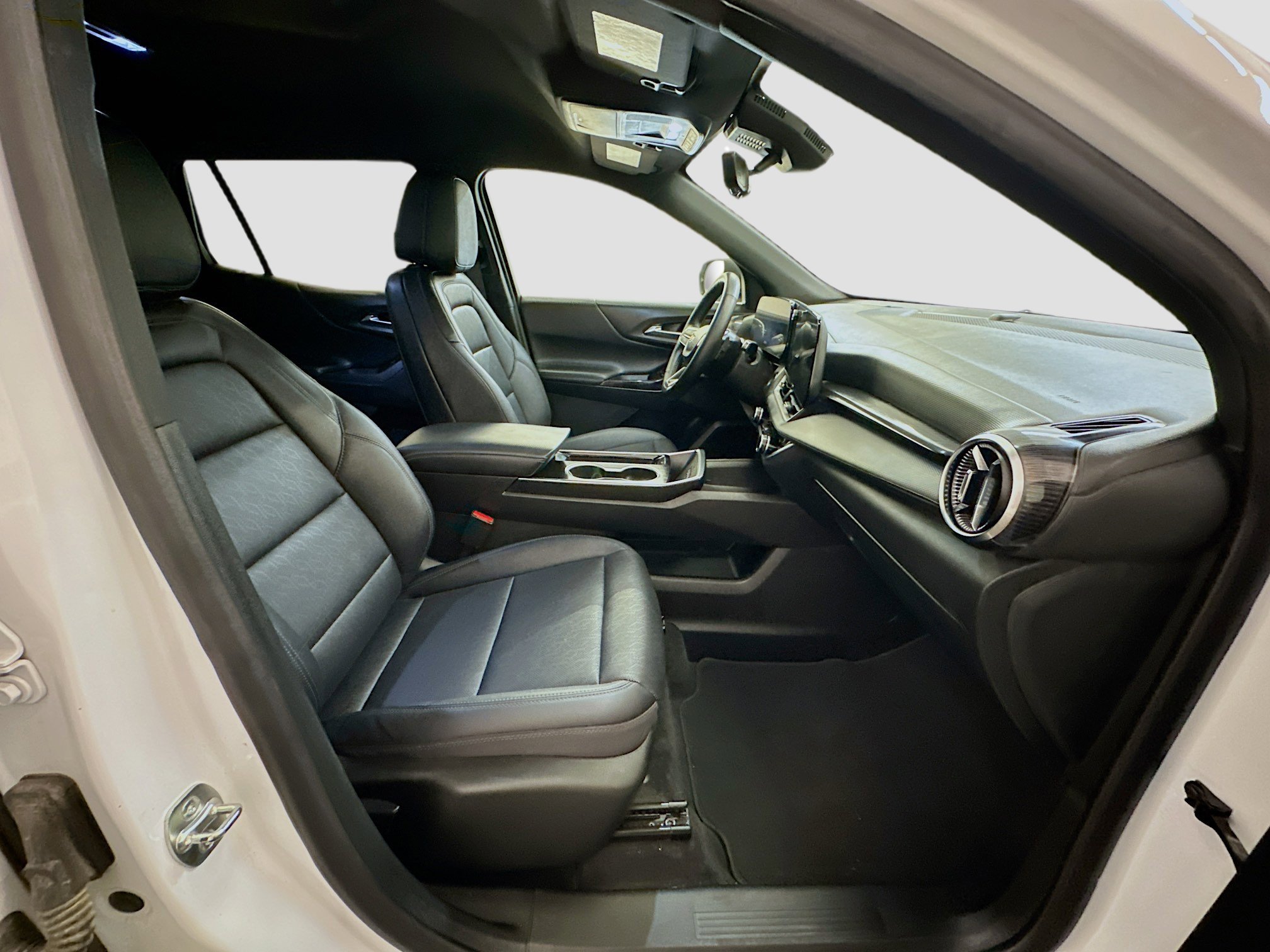 Used 2025 Chevrolet Equinox LT w/ Convenience Package II image 33