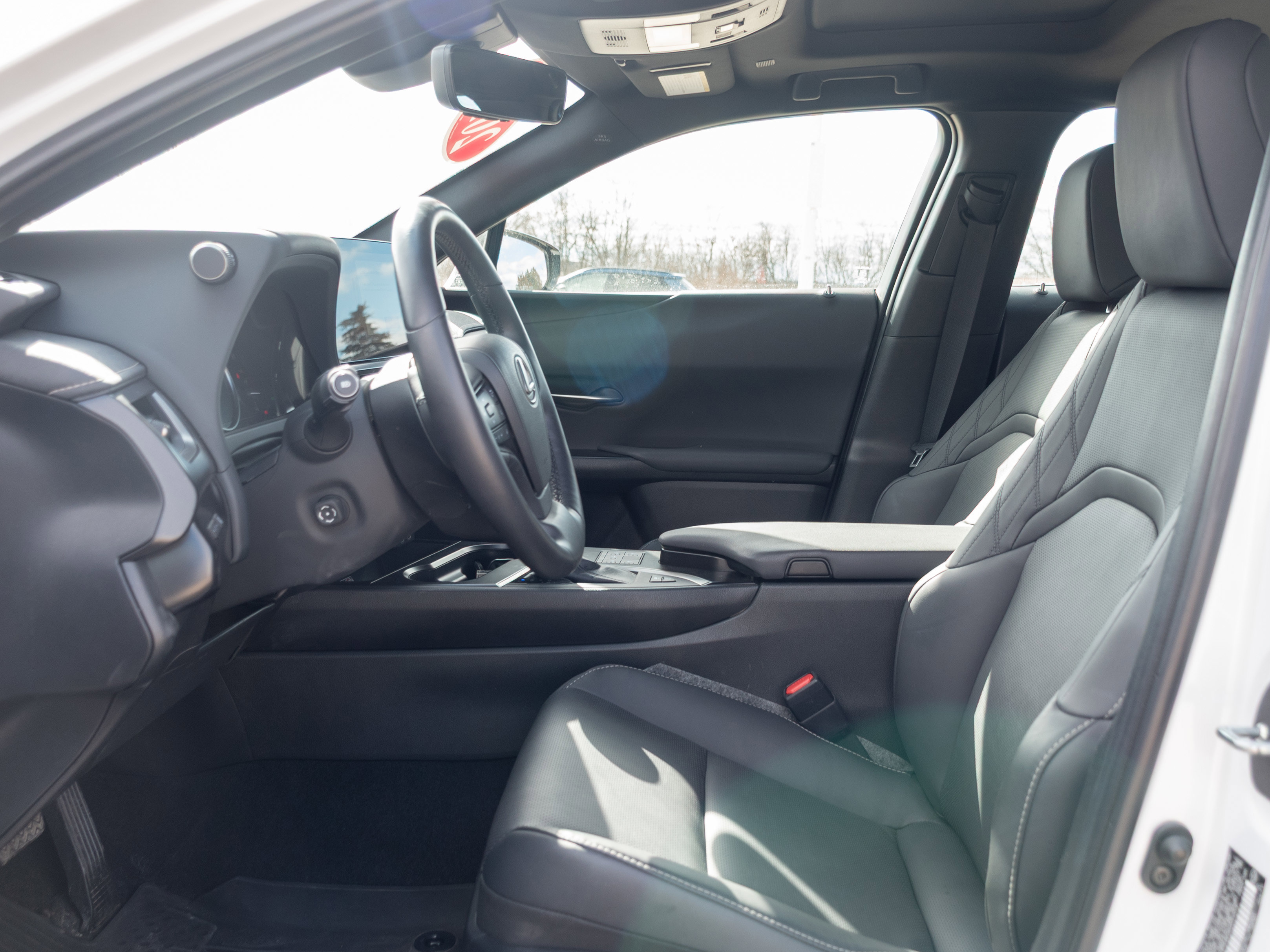 Used 2024 Lexus UX 250h AWD w/ Premium Package image 9