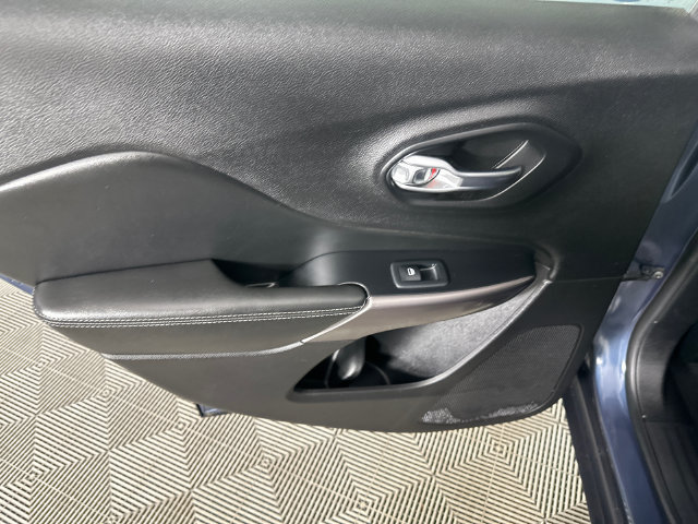 Used 2019 Jeep Cherokee Limited AWD/4WD image 7