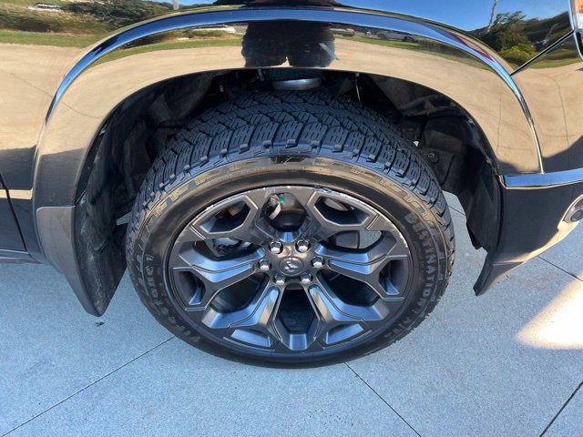 Used 2020 RAM 1500 Limited w/ Black Appearance Package AWD/4WD image 9
