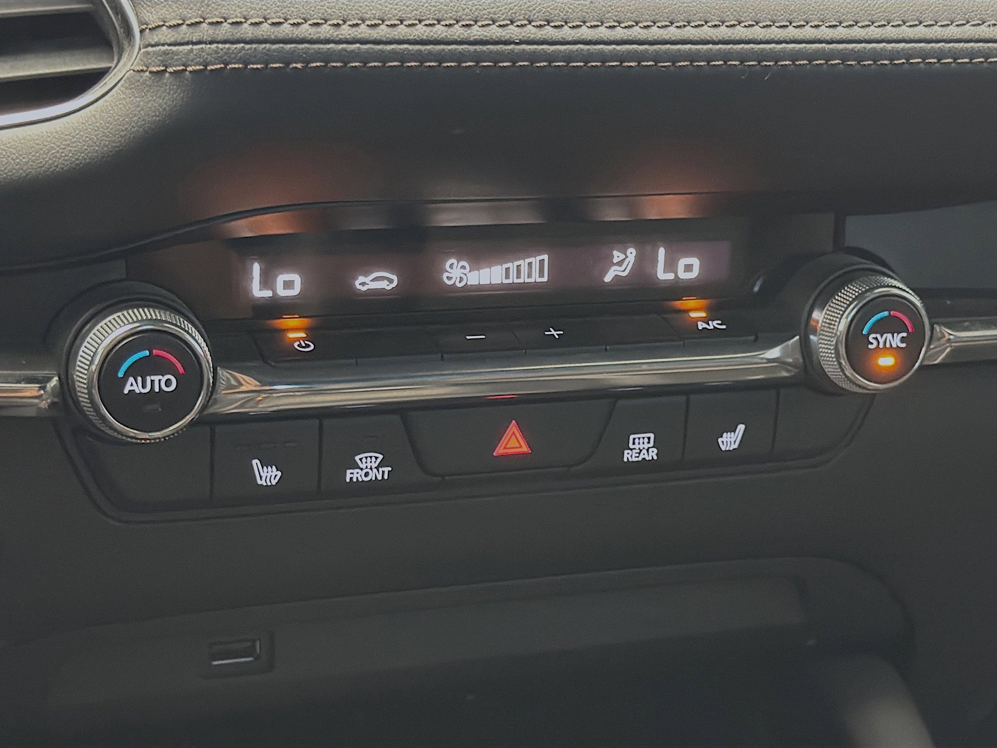 Used 2019 MAZDA MAZDA3 AWD Hatchback w/ Premium Pkg image 10