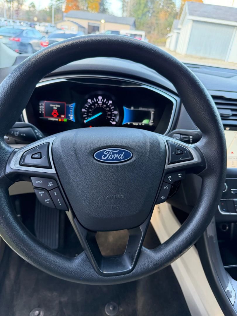 Used 2019 Ford Fusion SE image 16