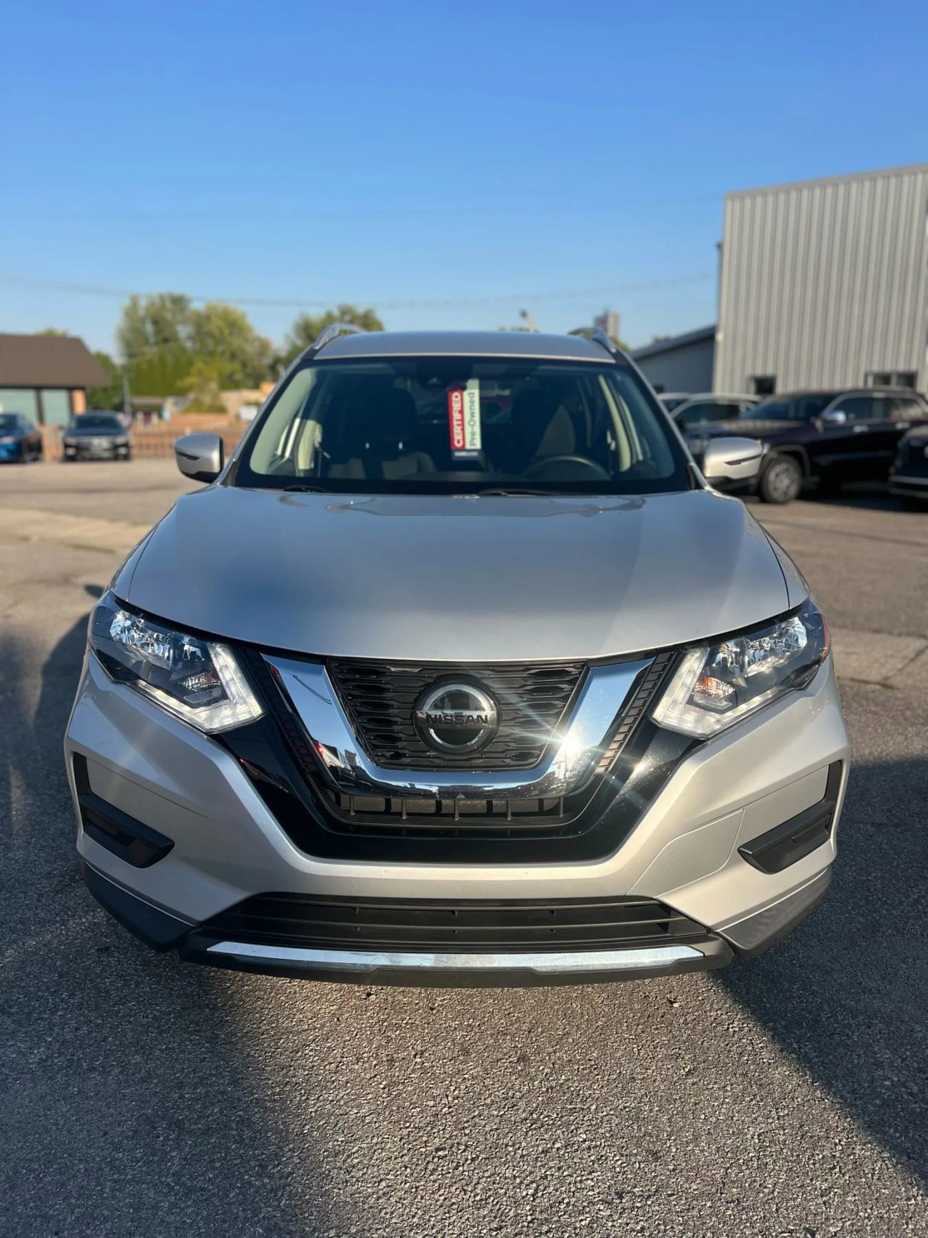 Used 2020 Nissan Rogue SV image 2