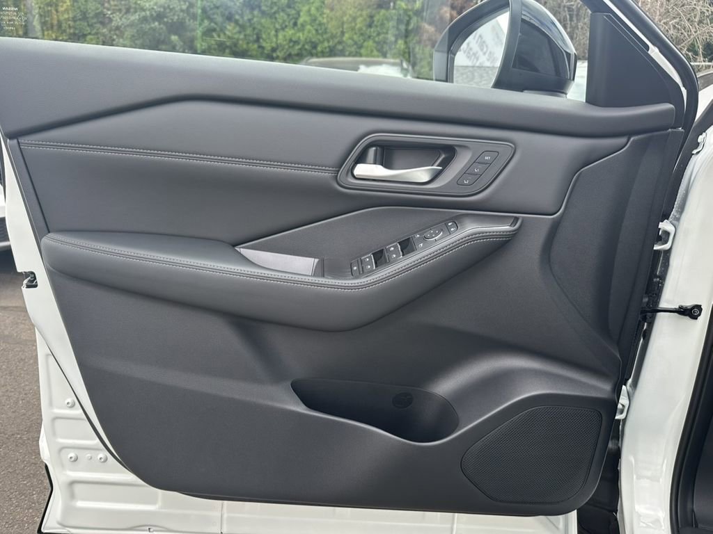 New 2025 Nissan Rogue SL w/ Tech Package image 13