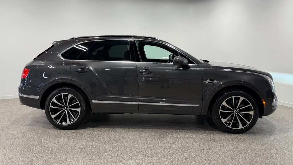 Used 2018 Bentley Bentayga Activity AWD/4WD image 32