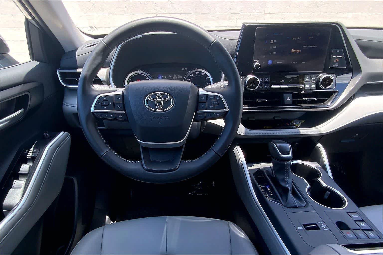 Used 2025 Toyota Highlander XLE AWD/4WD image 14