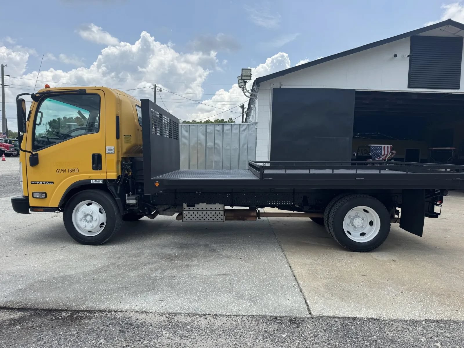 Used 2021 Isuzu NPR RWD image 4