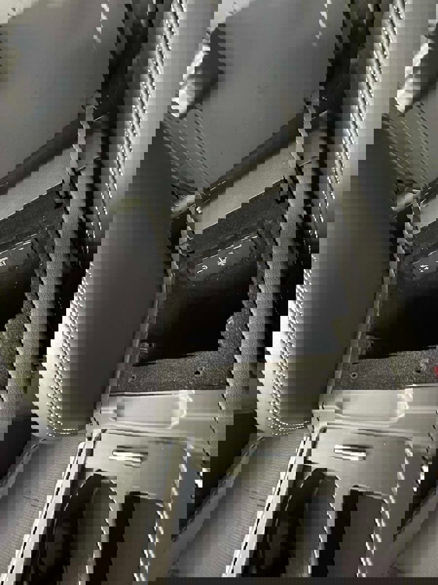 Used 2022 Jaguar XF R-Dynamic SE image 31