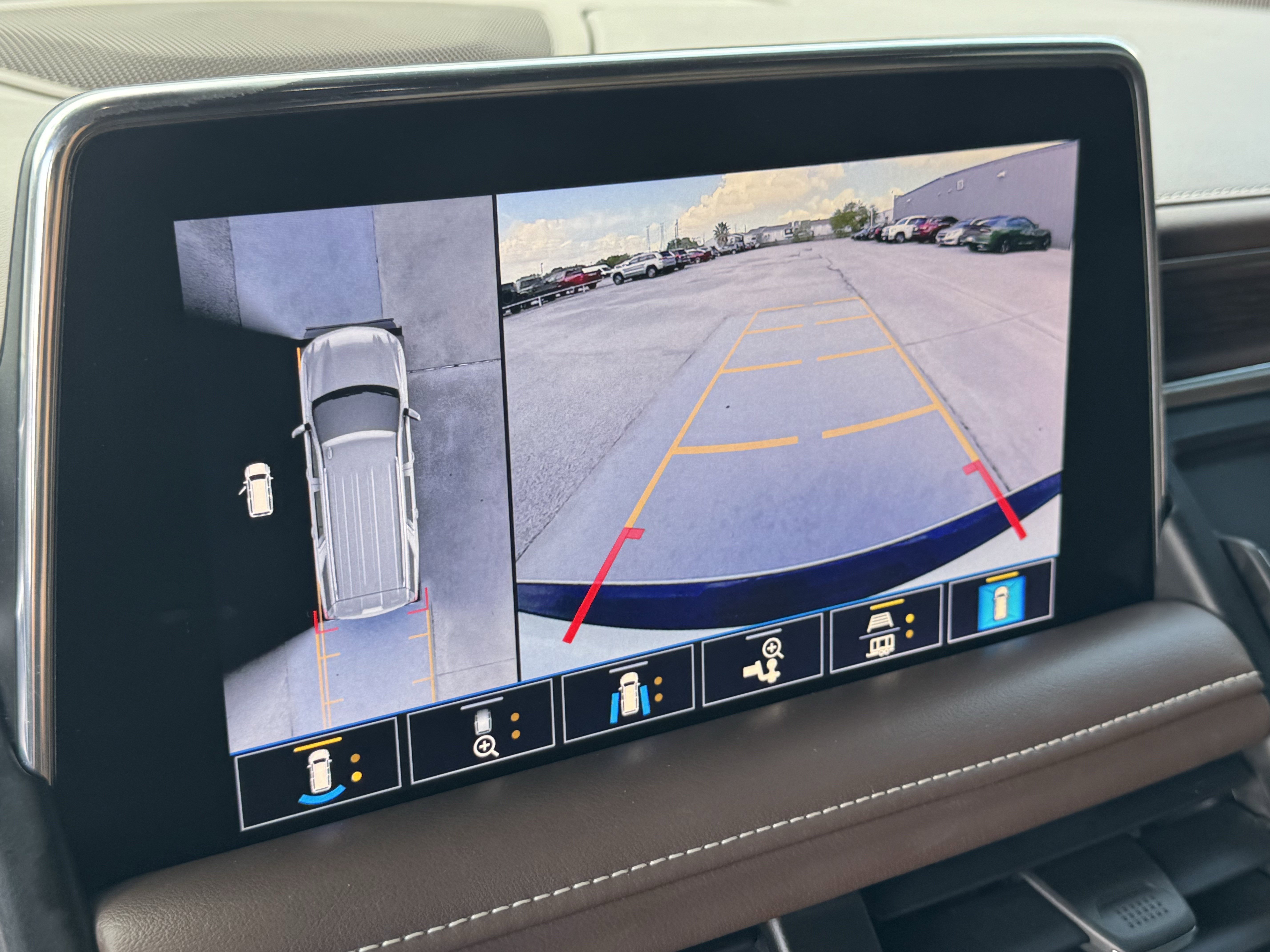 Used 2021 Chevrolet Tahoe High Country w/ Premium Package image 19