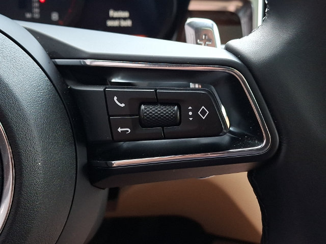 Certified 2026 Porsche Macan AWD/4WD image 26