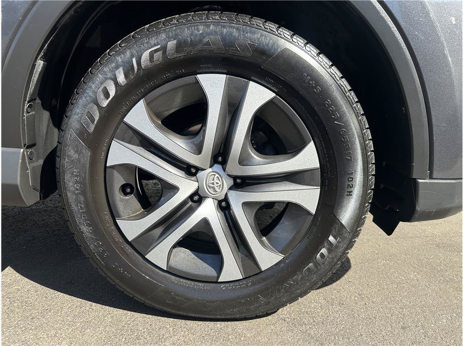 Used 2017 Toyota RAV4 LE w/ All Weather Liner Package AWD/4WD image 28
