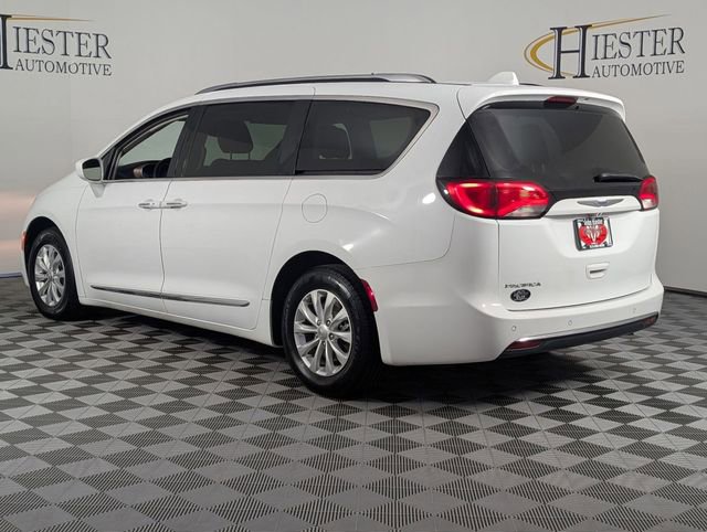 Used 2019 Chrysler Pacifica Touring-L image 5