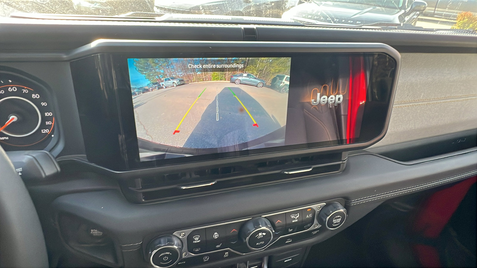 Used 2025 Jeep Wrangler Sahara image 33