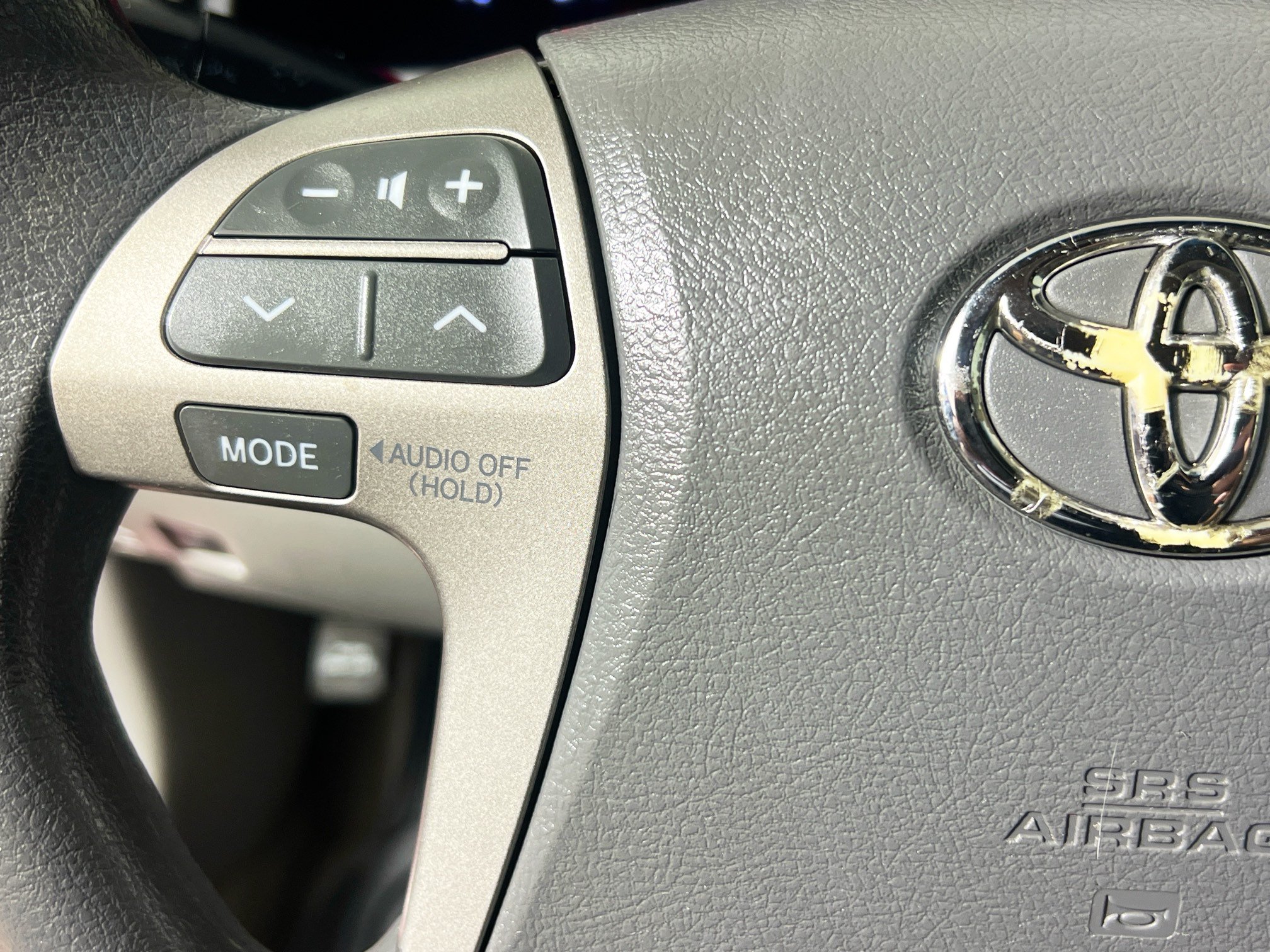 Used 2010 Toyota Camry LE FWD image 18