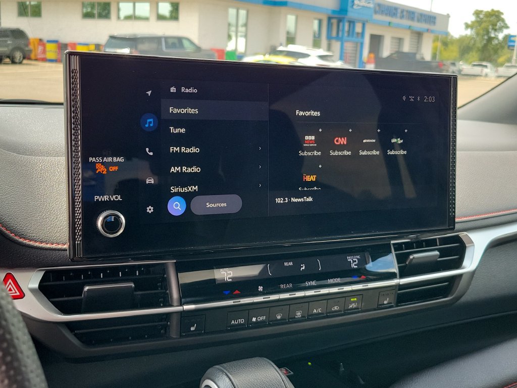 Used 2025 Toyota Sienna XSE FWD image 24