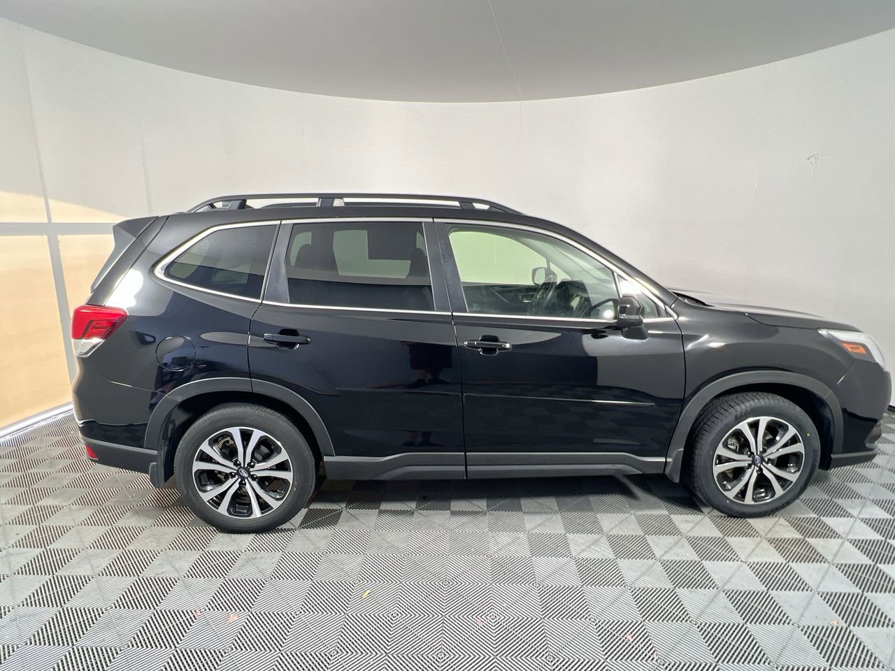 Used 2024 Subaru Forester Limited AWD/4WD image 2