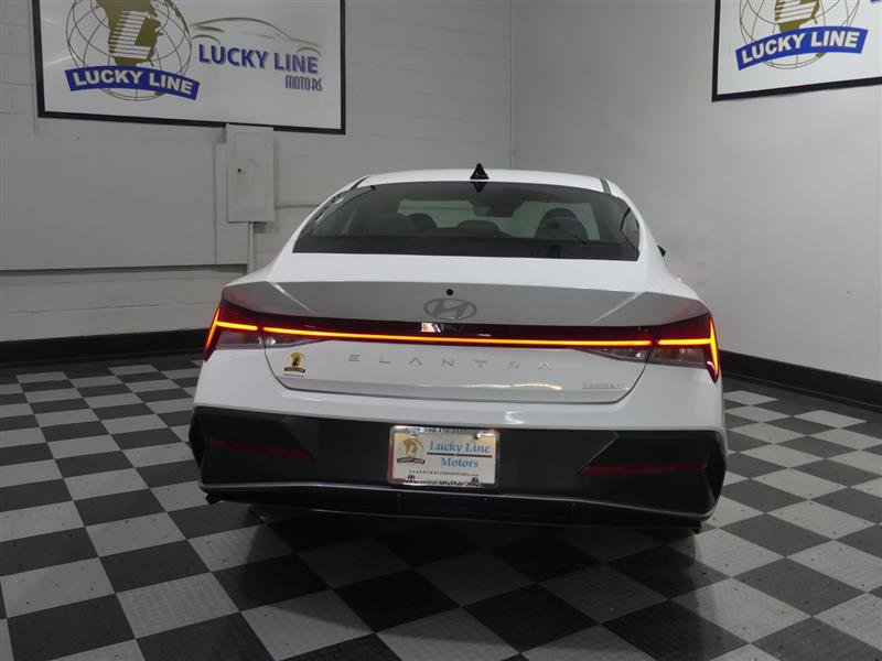 Used 2025 Hyundai Elantra Limited FWD image 8