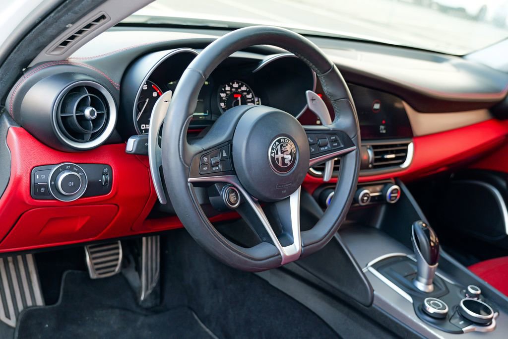 Used 2017 Alfa Romeo Giulia Ti w/ TI 19" Sport Package AWD/4WD image 21