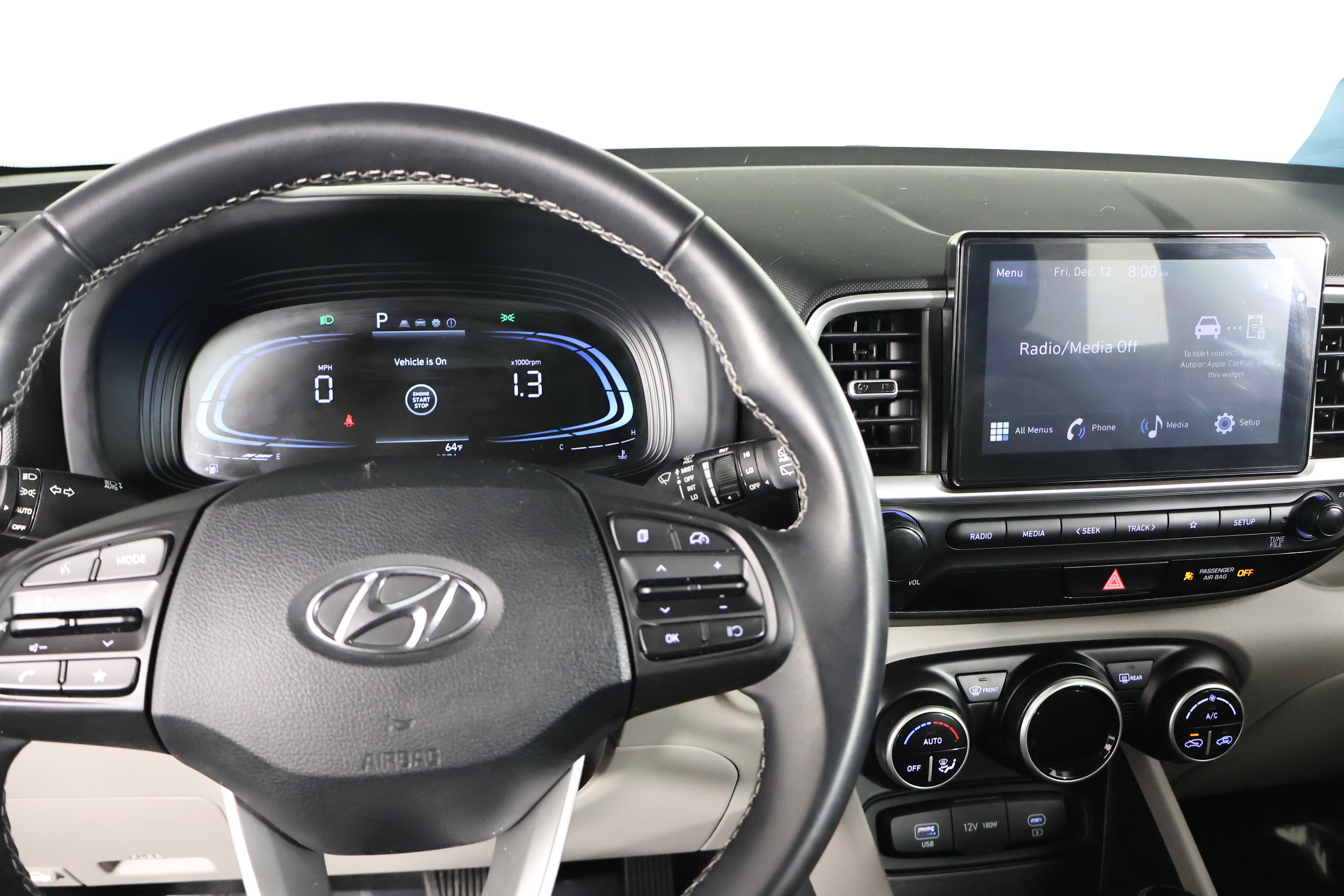 Used 2024 Hyundai Venue SEL image 16