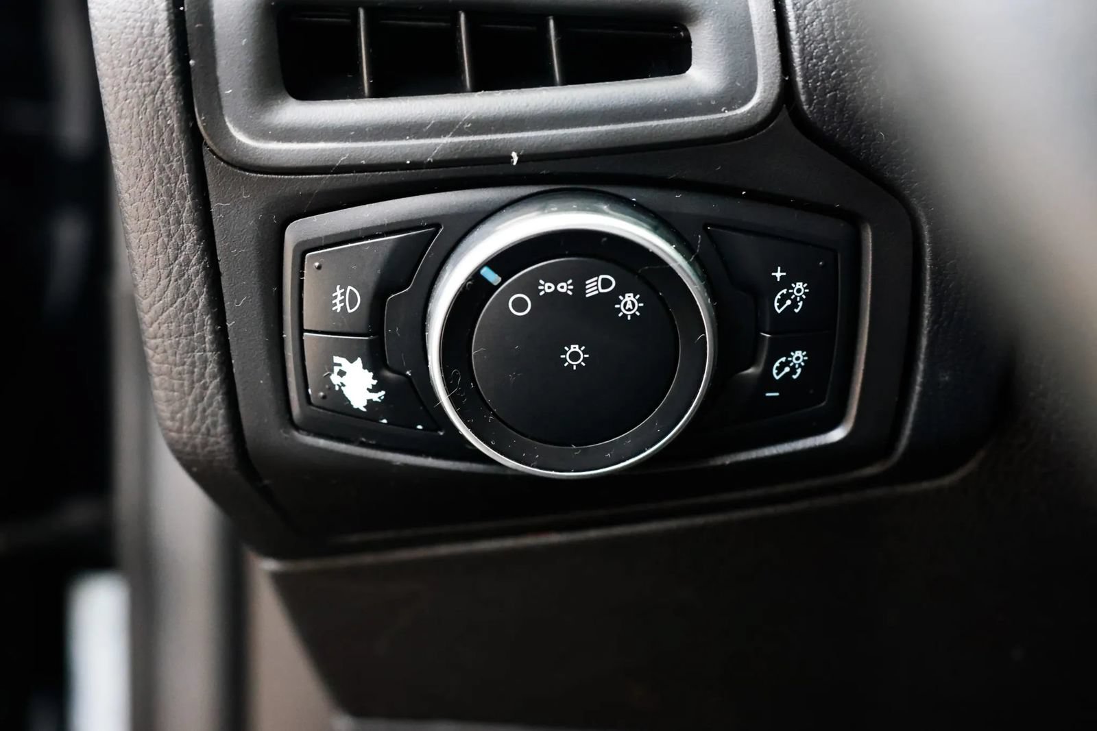 Used 2015 Ford Focus SE w/ SE Sport Package FWD image 44