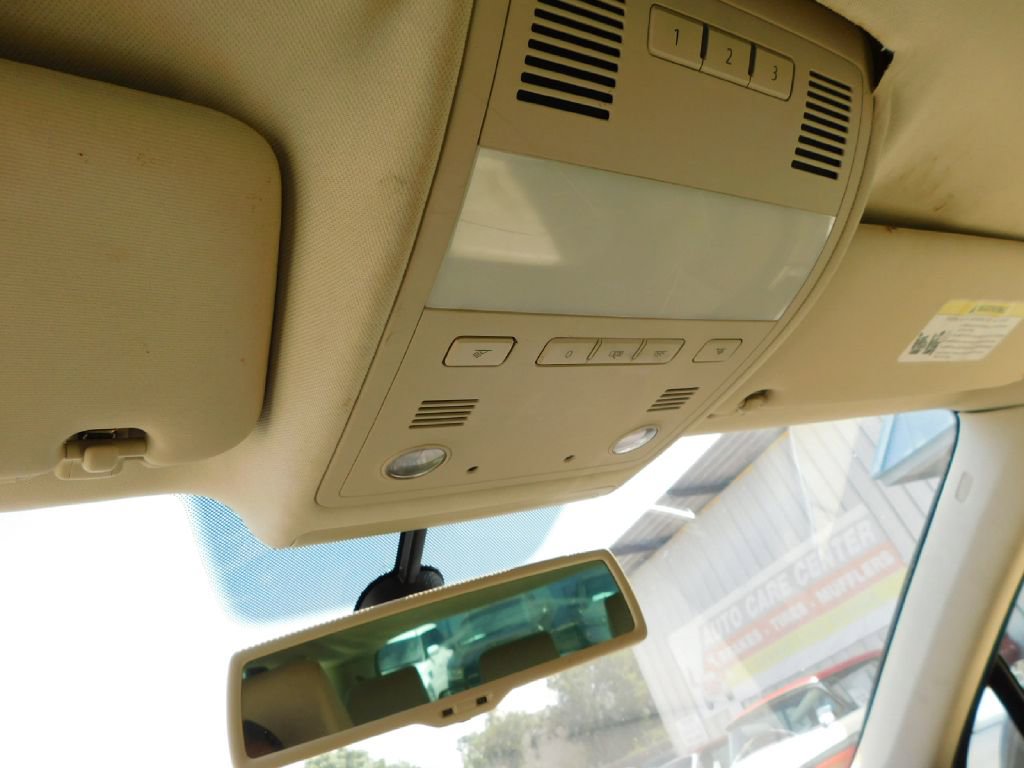 Used 2013 Volkswagen Touareg Sport image 40