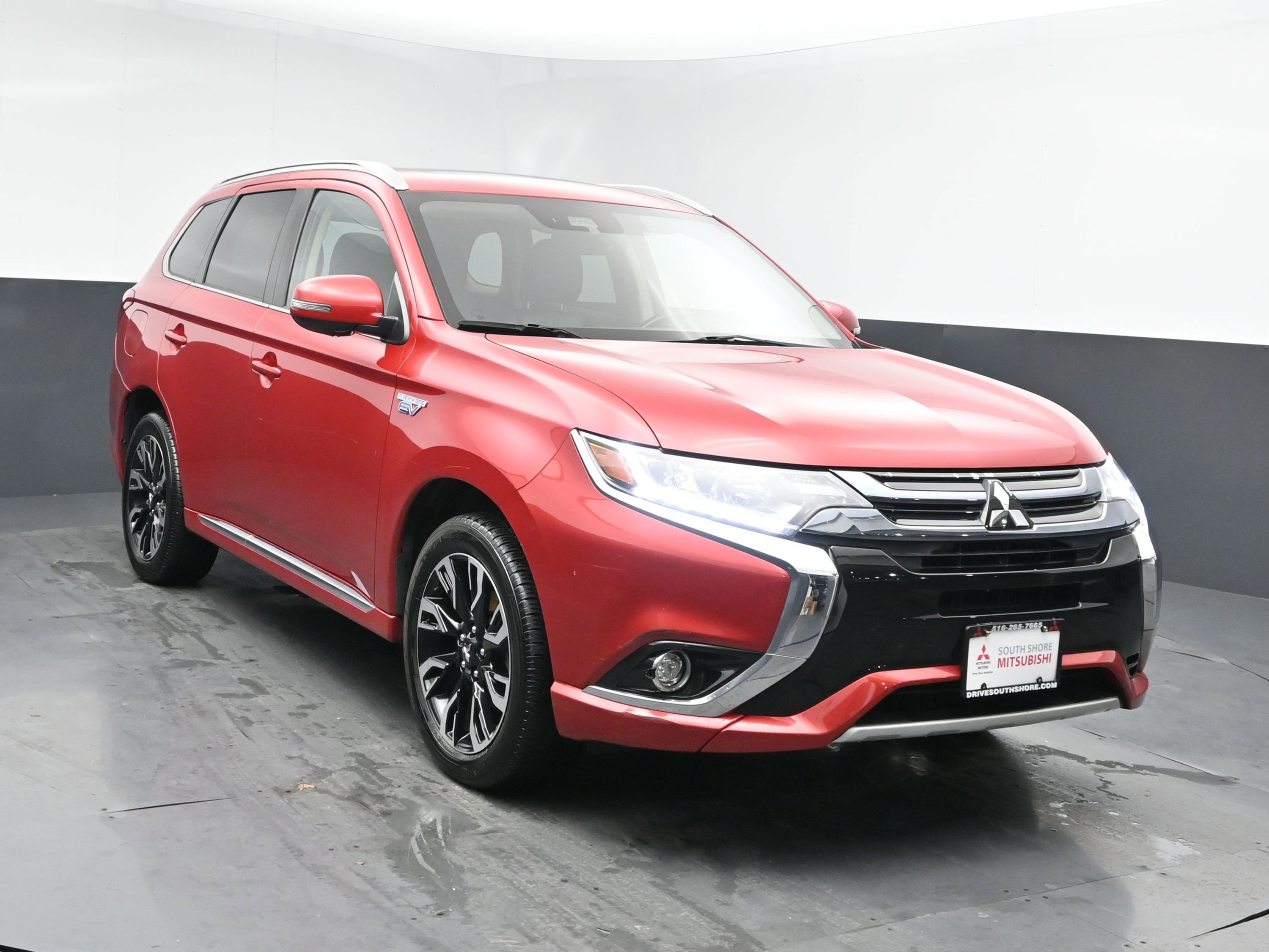 Used 2018 Mitsubishi Outlander GT image 2