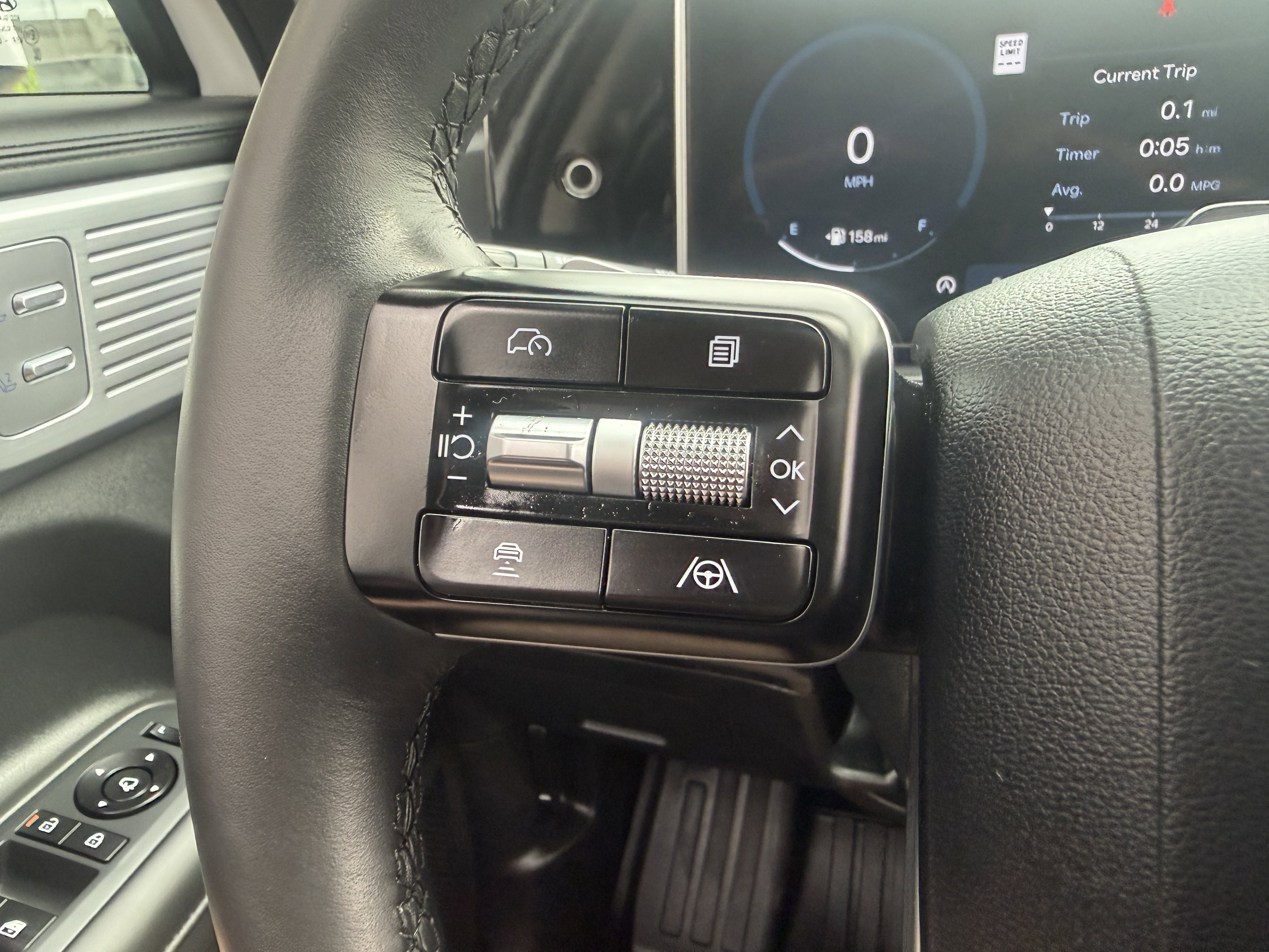 Used 2025 Hyundai Santa Fe Limited AWD/4WD image 36