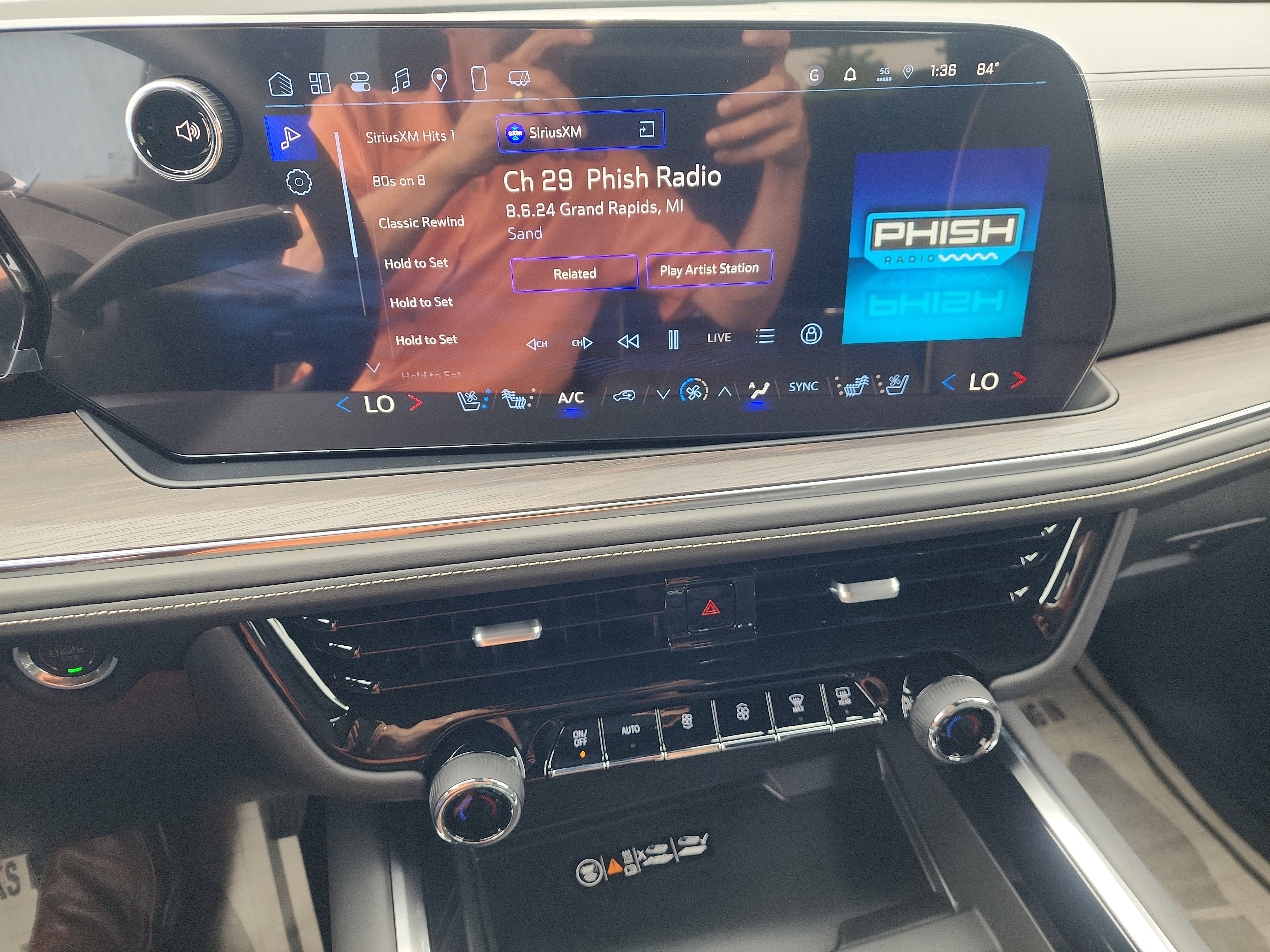 New 2025 Chevrolet Suburban Premier image 14