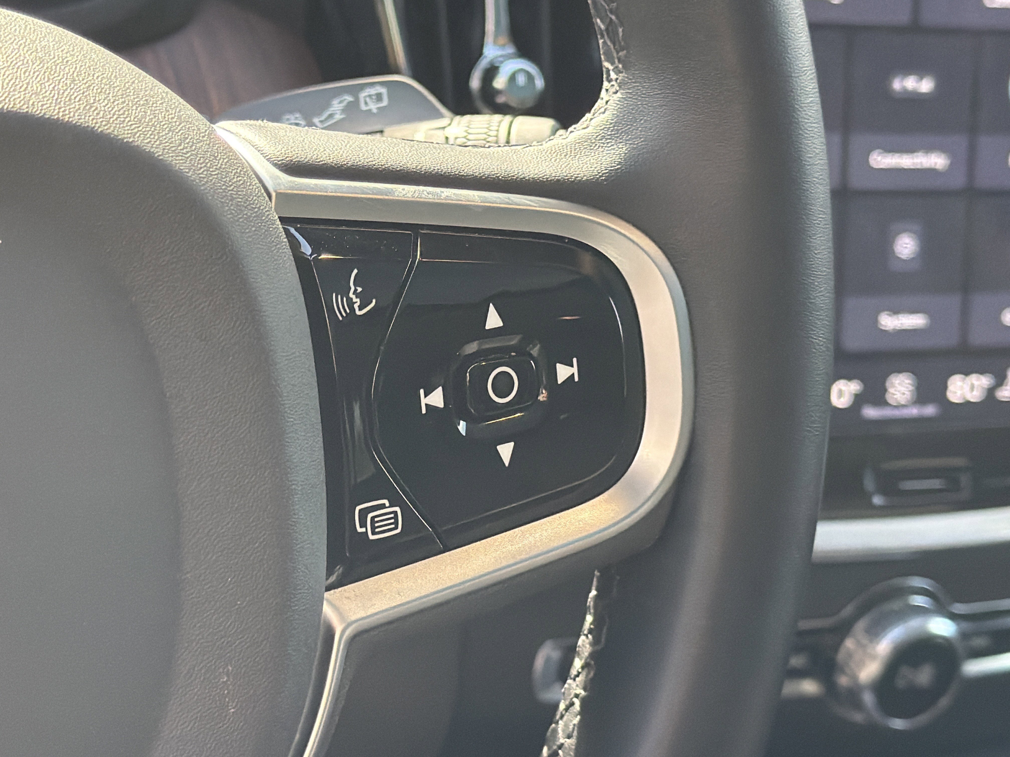 Certified 2025 Volvo V60 B5 Cross Country Plus image 20