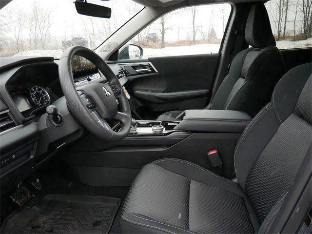 New 2026 Mitsubishi Outlander ES image 4