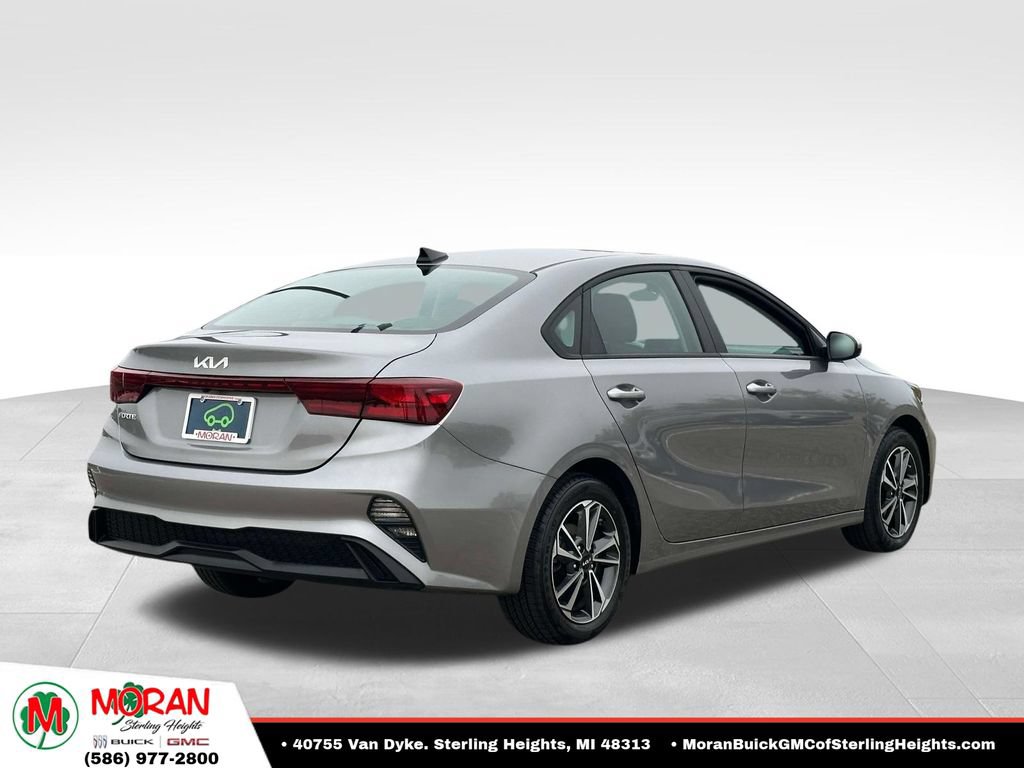Used 2023 Kia Forte LXS FWD image 4