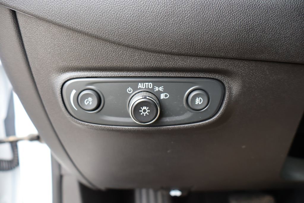 Used 2023 Chevrolet Equinox Premier image 16