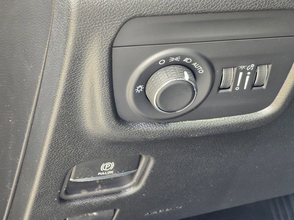 New 2025 Jeep Grand Cherokee Laredo X w/ Luxury Tech Group I image 37