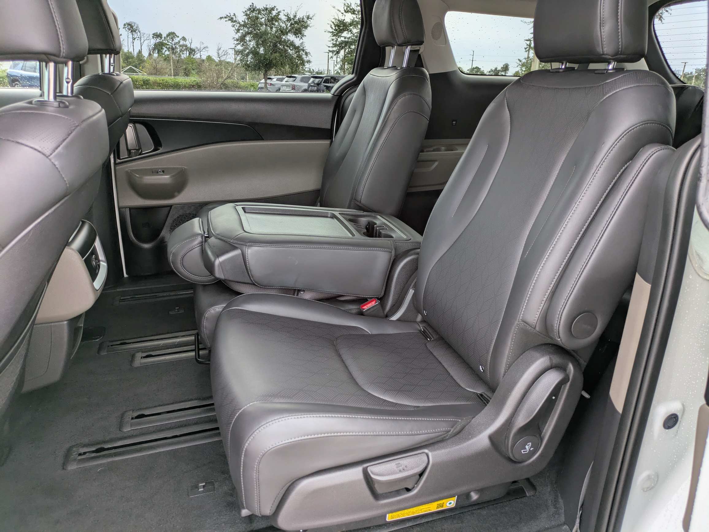 Certified 2026 Kia Carnival LXS FWD image 12